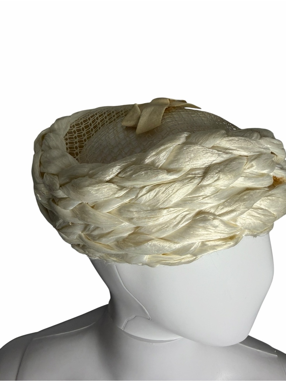 Vintage Braided Straw Pillbox Hat in Ivory